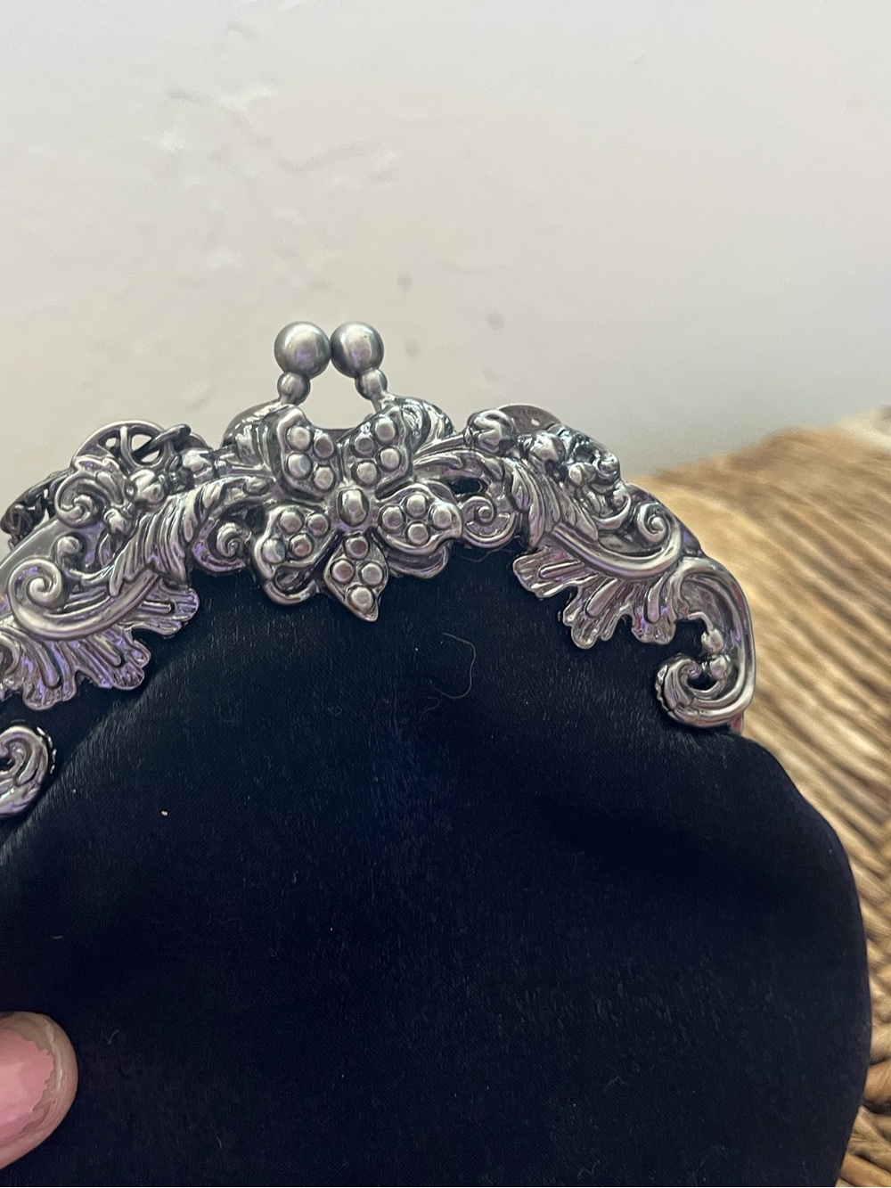 Vintage-Inspired Silver Frame Black Velvet Coin Purse